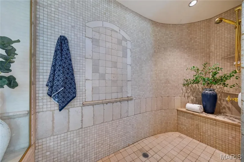 Custom shower — 7 Hillside Court, Wentzville, MO 63385