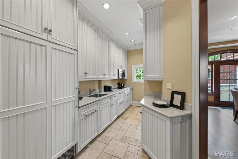 Butlers kitchen — 7 Hillside Court, Wentzville, MO 63385