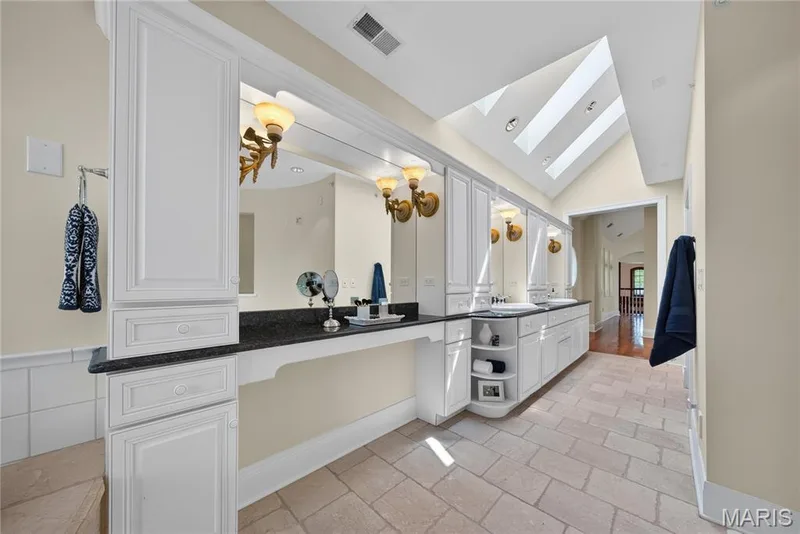 Upper level Primary suite bath — 7 Hillside Court, Wentzville, MO 63385