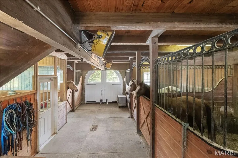 Stables — 7 Hillside Court, Wentzville, MO 63385