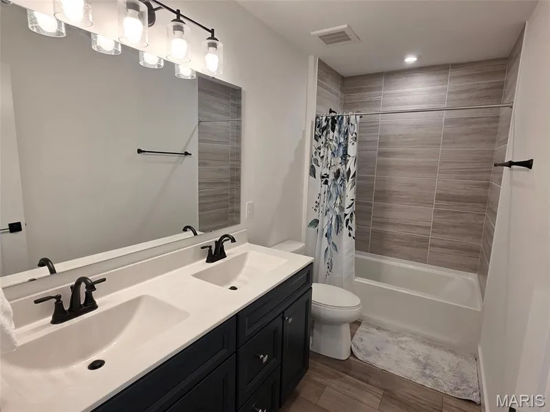 325 Mistflower Court, Chesterfield, MO 63005 — listing photo 10 of 14