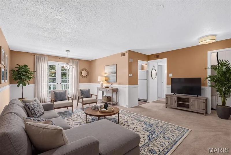 Virtually staged Living room! — 1511 Hampton Hall Drive #18, Chesterfield, MO 63017