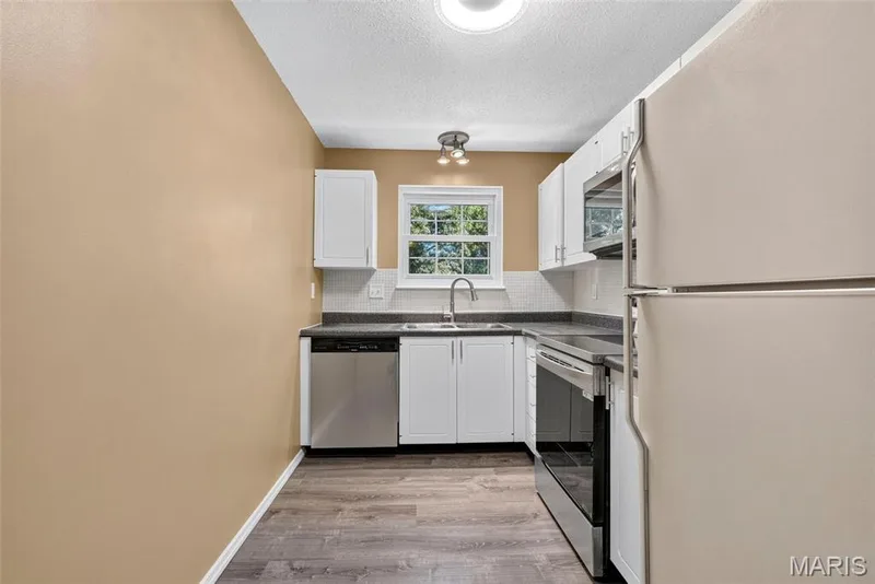 Updated Kitchen! — 1511 Hampton Hall Drive #18, Chesterfield, MO 63017
