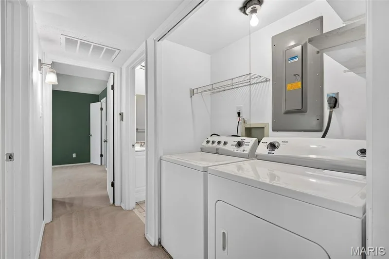 In-Unit W/D! — 1511 Hampton Hall Drive #18, Chesterfield, MO 63017
