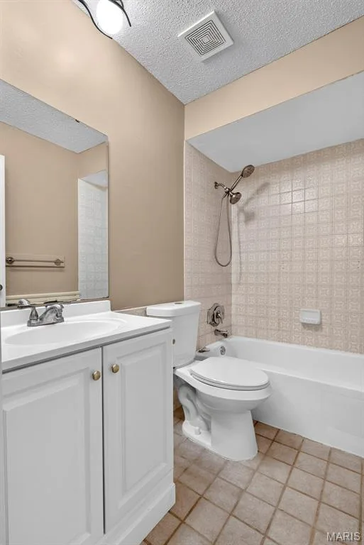 1511 Hampton Hall Drive #18, Chesterfield, MO 63017 — listing photo 23 of 33