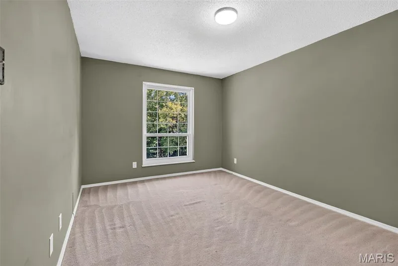 Primary bedroom with walk-in closet and half bath — 1511 Hampton Hall Drive #18, Chesterfield, MO 63017