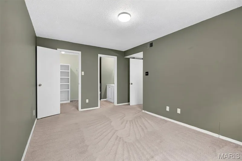 1511 Hampton Hall Drive #18, Chesterfield, MO 63017 — listing photo 26 of 33