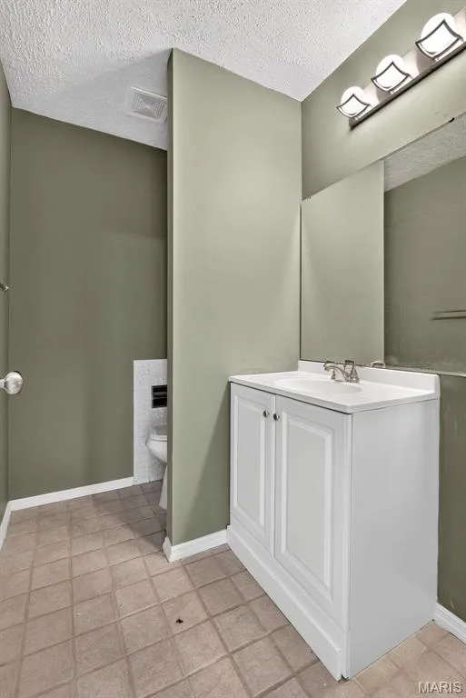 1511 Hampton Hall Drive #18, Chesterfield, MO 63017 — listing photo 29 of 33