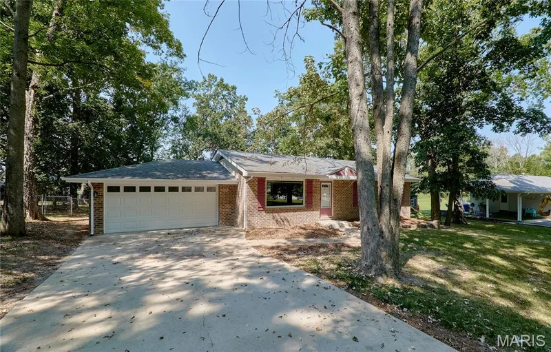 1397 Valli Lane, St Charles, MO 63304 — listing photo 3 of 57