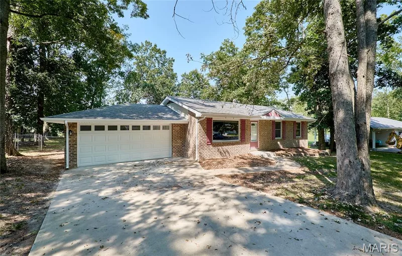 1397 Valli Lane, St Charles, MO 63304 — listing photo 4 of 57