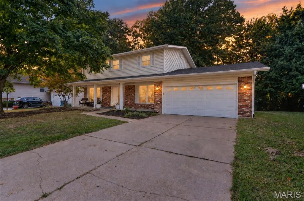 Welcome home to 229 Cole Blvd — 229 Cole Boulevard, St Charles, MO 63301