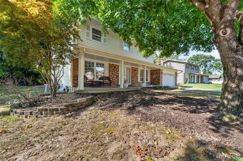 229 Cole Boulevard, St Charles, MO 63301 — listing photo 2 of 36