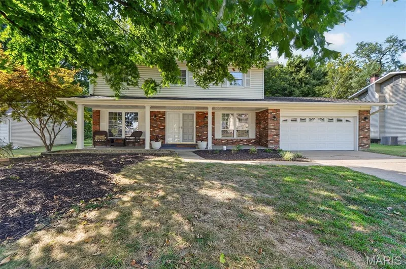 229 Cole Boulevard, St Charles, MO 63301 — listing photo 3 of 36