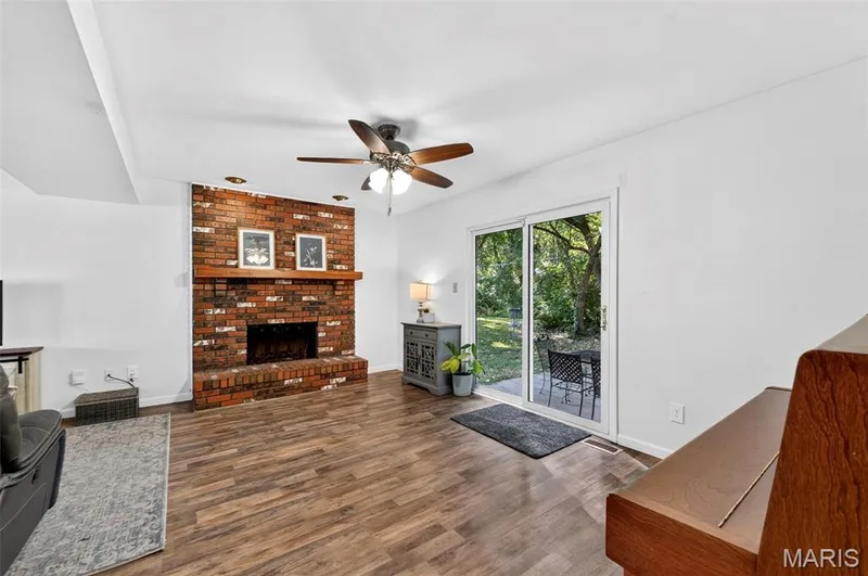 229 Cole Boulevard, St Charles, MO 63301 — listing photo 13 of 36