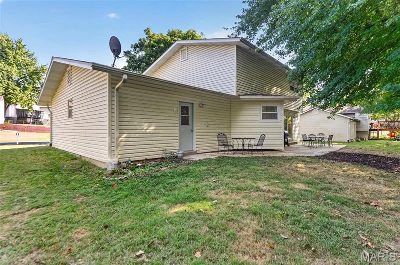 229 Cole Boulevard, St Charles, MO 63301 — listing photo 33 of 36