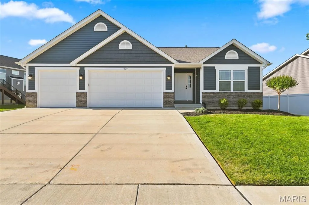 Split Bedroom Ranch 4 Bed/ 3 Full Baths finished LL, 3 Car Garage, Fenced, beautiful yard. — 130 Pomodora Circle, Wentzville, MO 63385