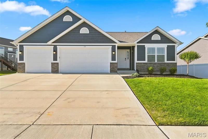 Split Bedroom Ranch 4 Bed/ 3 Full Baths finished LL, 3 Car Garage, Fenced, beautiful yard. — 130 Pomodora Circle, Wentzville, MO 63385