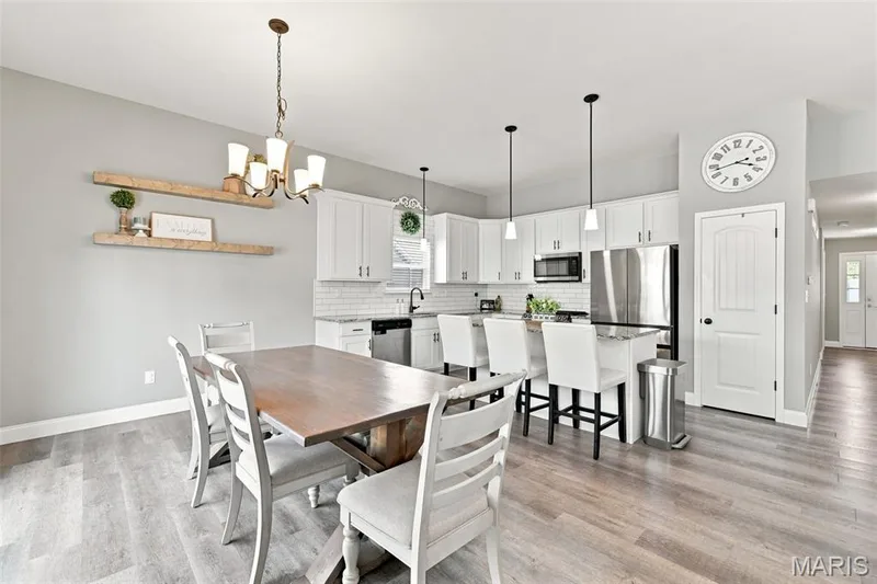 Tall Ceiling open dining, prep / eating island, upgraded cabinets granite counters — 130 Pomodora Circle, Wentzville, MO 63385