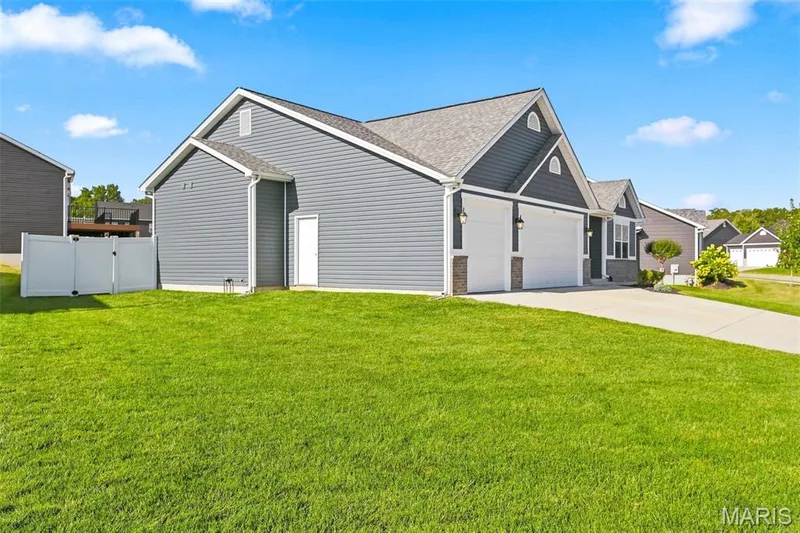 Side yard with door access and gate to fenced back yard — 130 Pomodora Circle, Wentzville, MO 63385