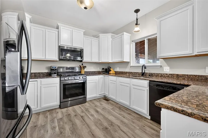 805 Mule Creek Drive, Wentzville, MO 63385 — listing photo 11 of 52