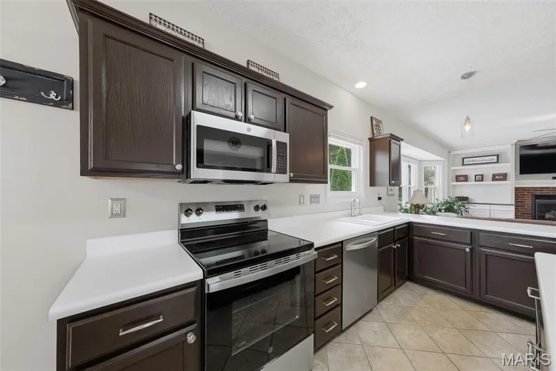 130 McCluer Drive, O'Fallon, MO 63368 — listing photo 8 of 32