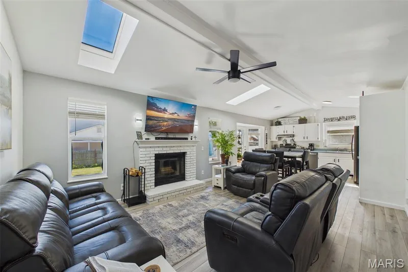 3249 Windwood Trails Drive, St Peters, MO 63303 — listing photo 2 of 19