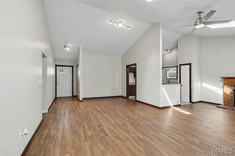 202 Barrington Drive, St Peters, MO 63376 — listing photo 3 of 15