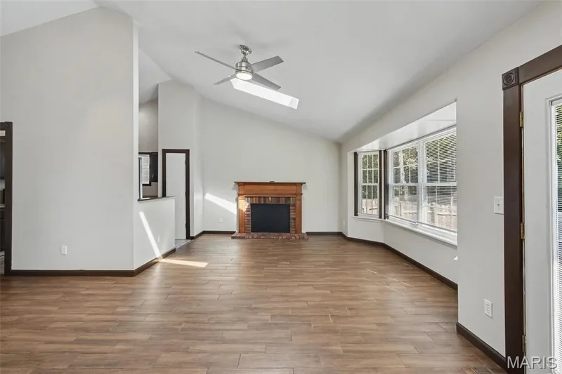 202 Barrington Drive, St Peters, MO 63376 — listing photo 4 of 15