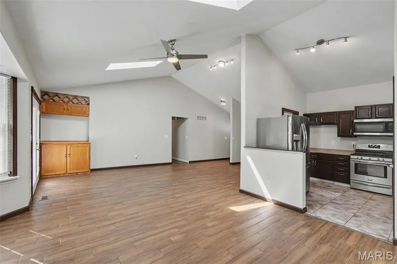 202 Barrington Drive, St Peters, MO 63376 — listing photo 5 of 15