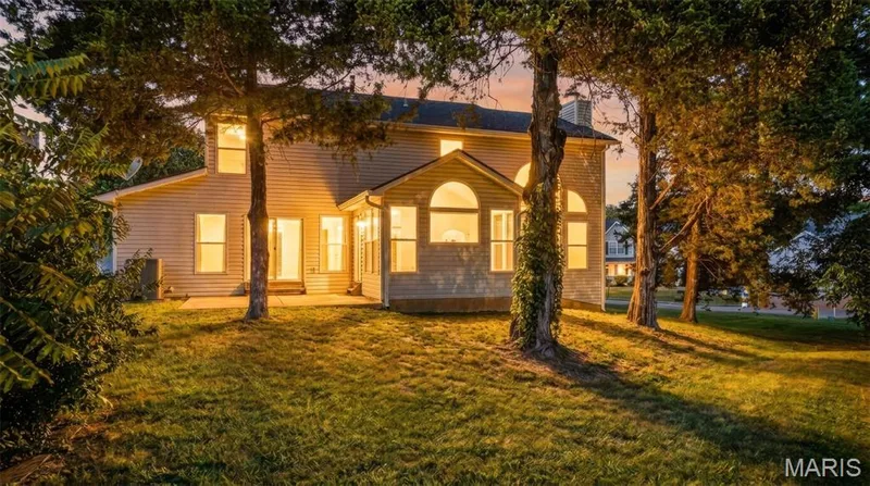 2012 Archway Drive, Wentzville, MO 63385 — listing photo 2 of 50