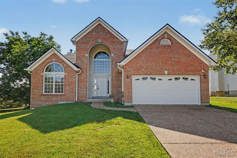 2012 Archway Drive, Wentzville, MO 63385 — listing photo 3 of 50