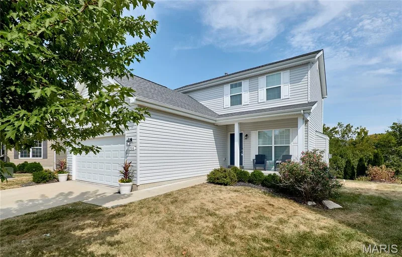 526 Golden Leaf Court, Lake St. Louis, MO 63367 — listing photo 2 of 45