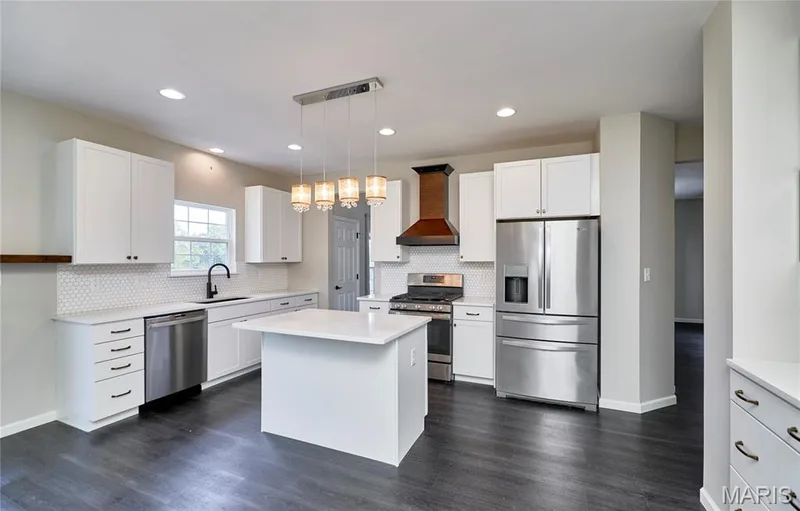 526 Golden Leaf Court, Lake St. Louis, MO 63367 — listing photo 7 of 45