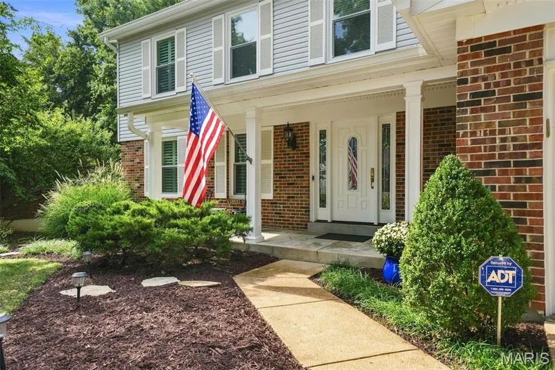 14424 White Pine Ridge Lane, Chesterfield, MO 63017 — listing photo 3 of 46
