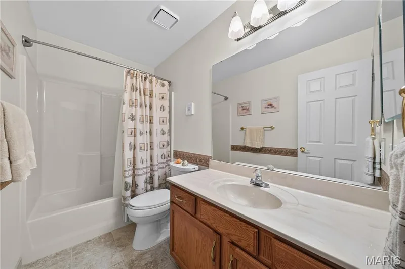 Full bath on main level — 912 Palmer Court #12, Lake St. Louis, MO 63367