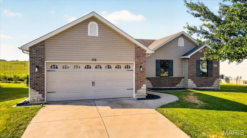 136 Prairie Bluffs Drive, Wentzville, MO 63385 — listing photo 1 of 40