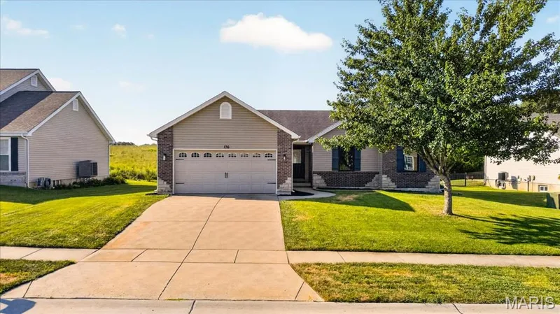 136 Prairie Bluffs Drive, Wentzville, MO 63385 — listing photo 7 of 40
