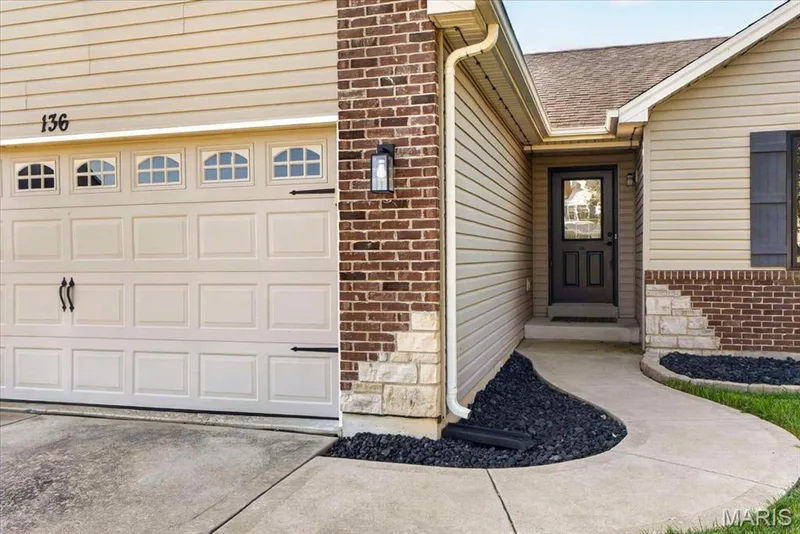 136 Prairie Bluffs Drive, Wentzville, MO 63385 — listing photo 8 of 40