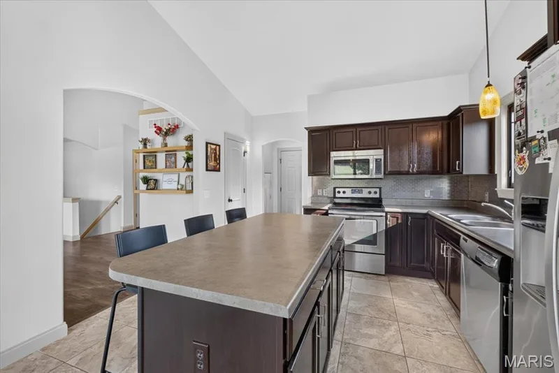 136 Prairie Bluffs Drive, Wentzville, MO 63385 — listing photo 17 of 40