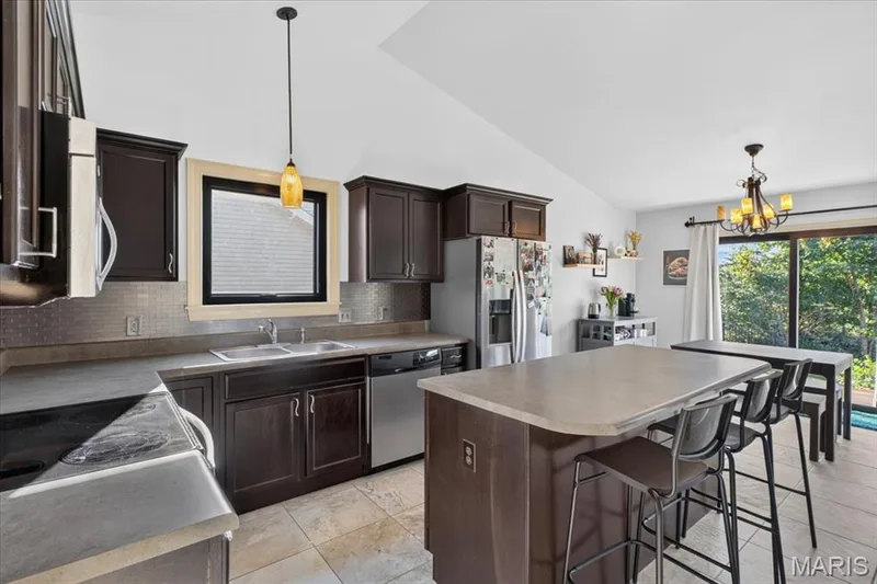 136 Prairie Bluffs Drive, Wentzville, MO 63385 — listing photo 18 of 40