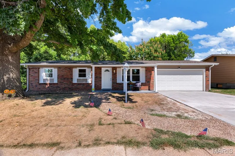 3424 La Salle Drive, St Charles, MO 63301 — listing photo 3 of 39