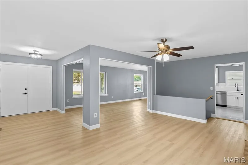 53 W Garden Walk Drive, St Peters, MO 63376 — listing photo 3 of 28
