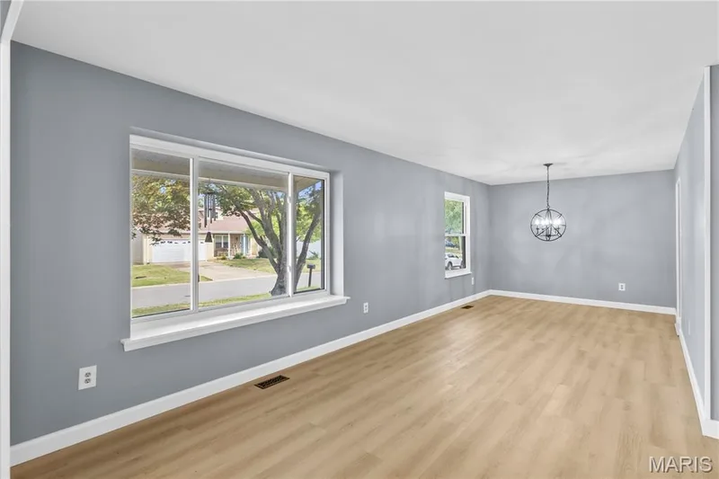53 W Garden Walk Drive, St Peters, MO 63376 — listing photo 4 of 28