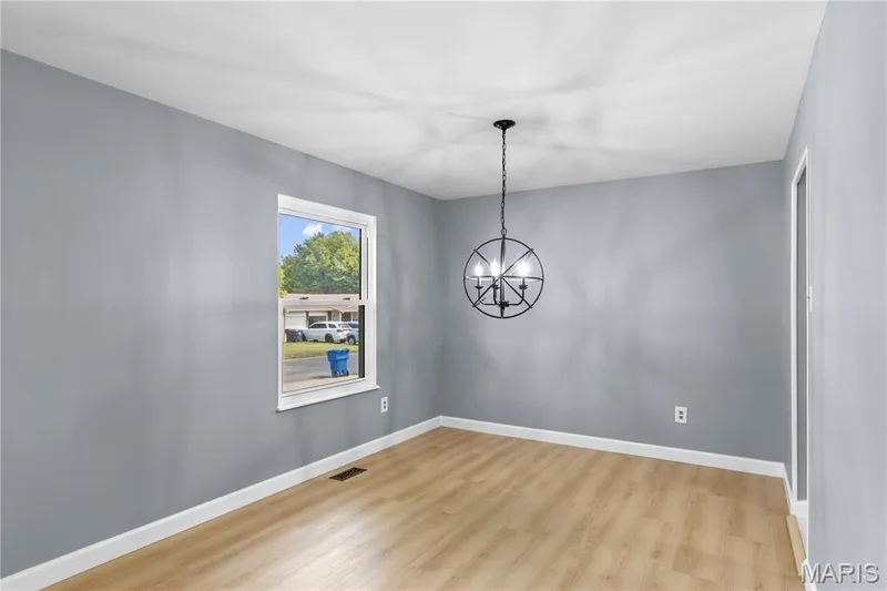 53 W Garden Walk Drive, St Peters, MO 63376 — listing photo 5 of 28