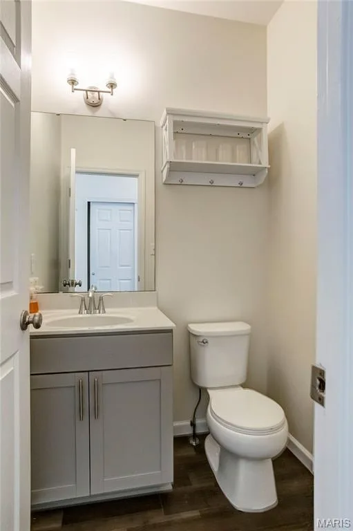 Main level half bath — 456 Dusty Brook Drive, O'Fallon, MO 63366