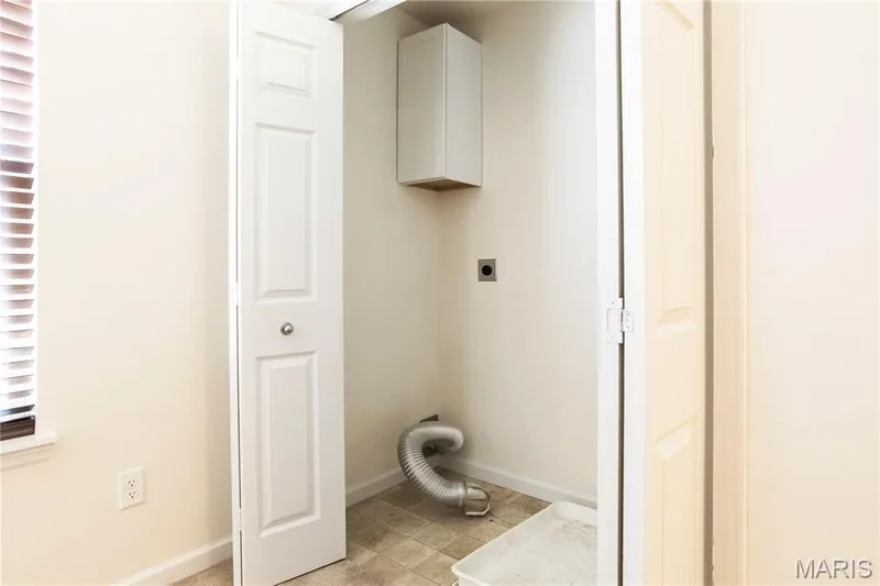 Convenient upper level laundry — 456 Dusty Brook Drive, O'Fallon, MO 63366