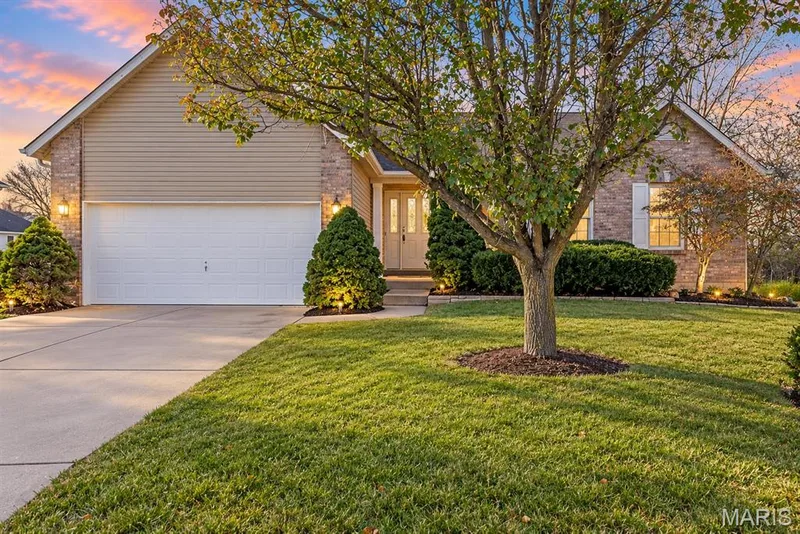 72 Hickoryshade Court, St Peters, MO 63376 — listing photo 1 of 25