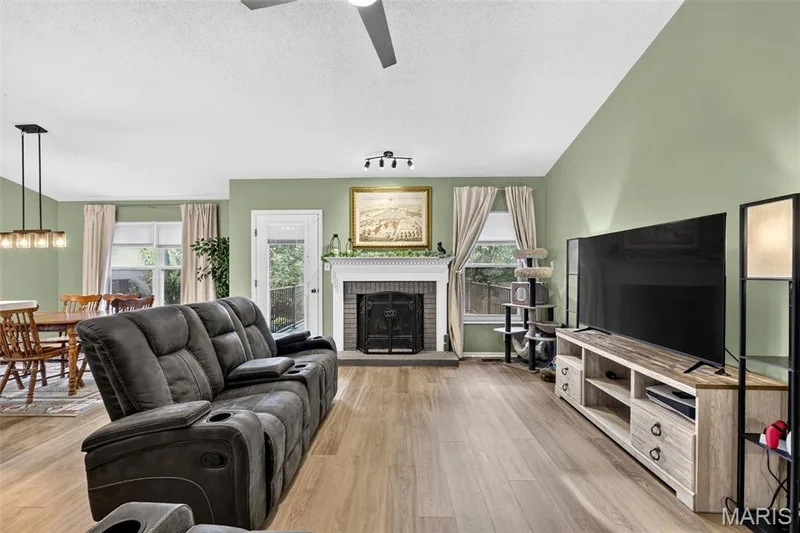 72 Hickoryshade Court, St Peters, MO 63376 — listing photo 2 of 25