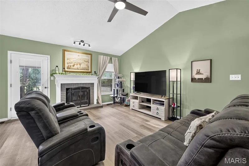 72 Hickoryshade Court, St Peters, MO 63376 — listing photo 3 of 25