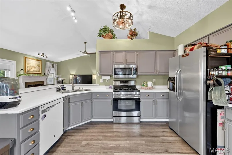 72 Hickoryshade Court, St Peters, MO 63376 — listing photo 7 of 25